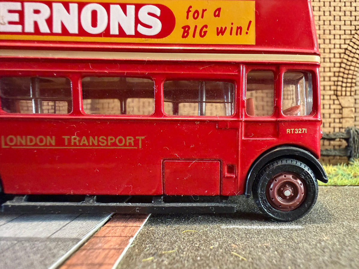 EFE 16404 (1:76 / OO) A.E.C Regent III RT, in London Transport Livery, Fleet No.RT3271 