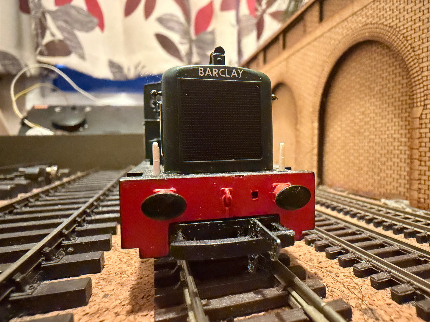 Hornby R875 (OO) British Railways, Barclay 204HP Diesel Mechanical Shunter [Class 06] D2428 in all over BR Green