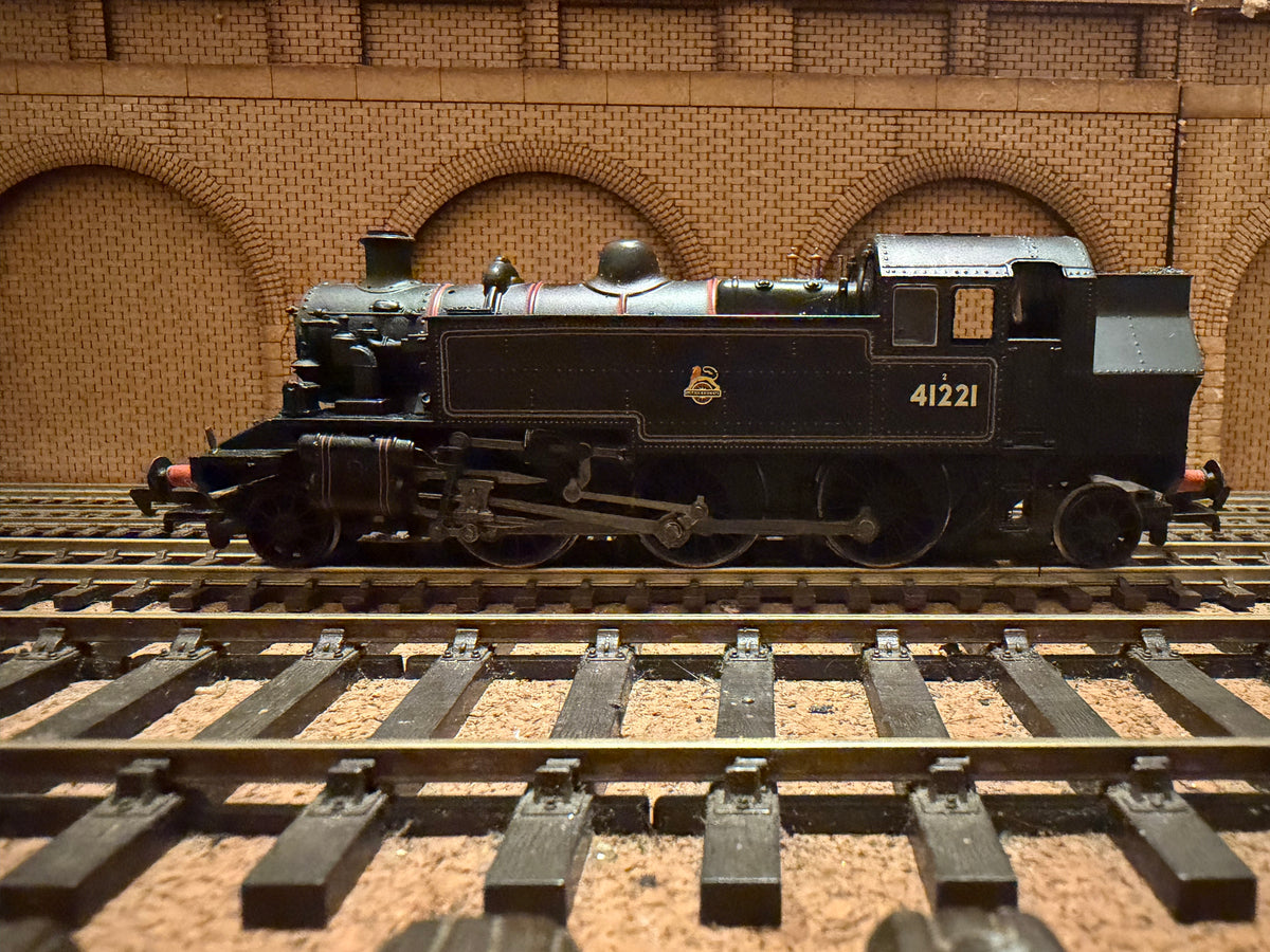 Bachmann 31-450 (OO) British Railways [LMS] ‘Ivatt’ 2MT ‘Micky Mouse’ No.41221 in lined British Railways Black With Push Pull Equipment. (Shed Code 11B, Barrow In Furness Depot)