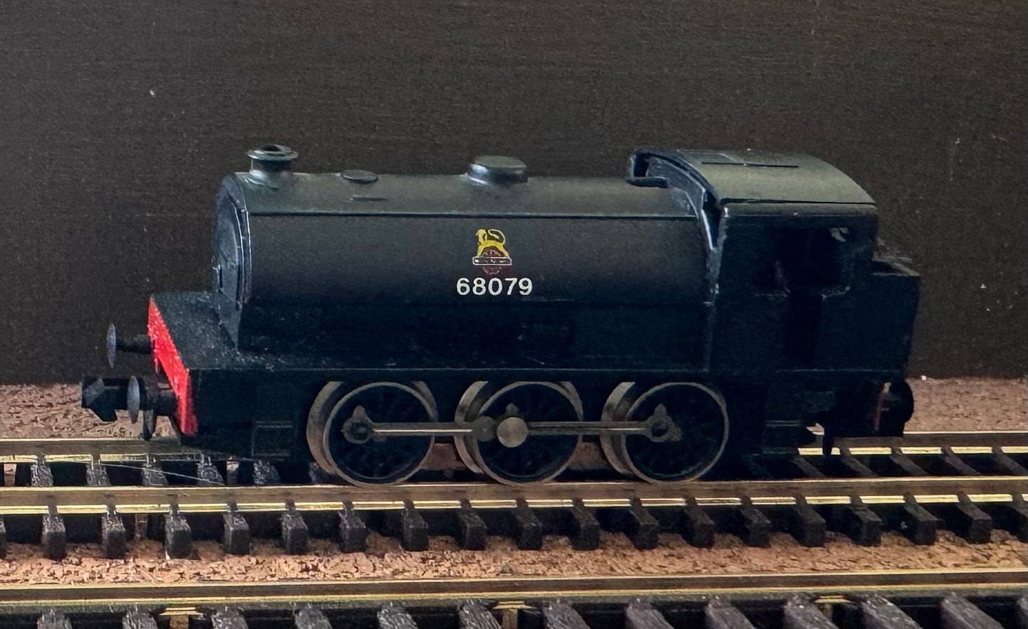 Graham Farish (N Gauge) Ex War Department / LNER, Hunslet Austerity / J94 No.68079 in British Railways unlined black.