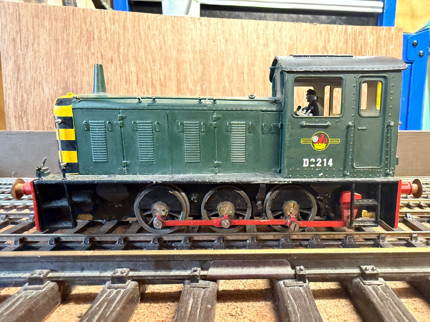 Vulcan Model Engineering VLK1 (O) British Railways, Drewry 204HP Diesel Mechanical [Class 04] D2214 in British Railways Green and Wasp Stripe. 