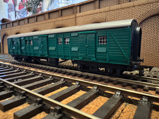 Tri-ang R.226 (OO) Ex SR Utility Parcels Van No.S2355S in British Railways Southern Region Green 