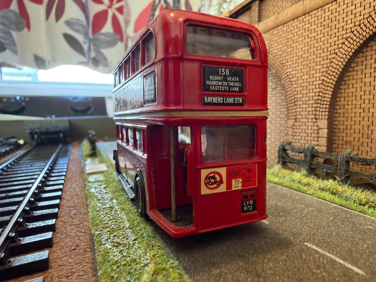 EFE 16404 (1:76 / OO) A.E.C Regent III RT, in London Transport Livery, Fleet No.RT3271 