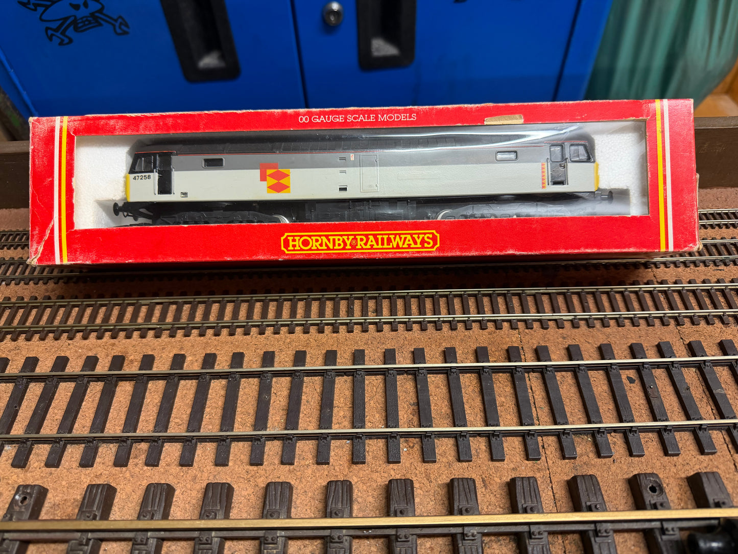 Hornby R.245 (OO) British Railways Class 47/0 No.47258 in British Rail Railfreight Distribution Livery
