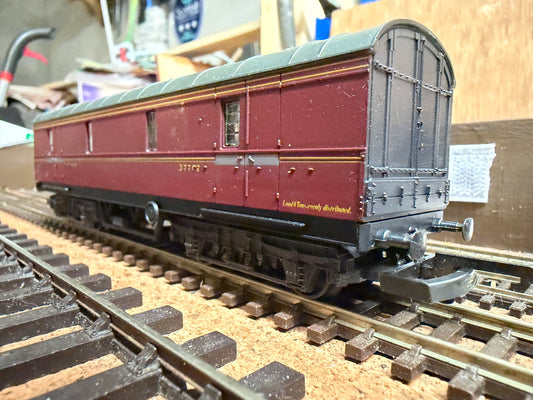 Lima 305358W (OO) London Midland & Scottish Railway Bogie Van No.37762 in LMS Crimson 