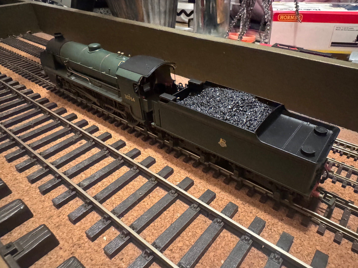 Hornby R2581 (OO) Ex SR, N15 ‘King Arthur’ No.30764 “Sir Gawain” in Weathered British Railways Lined Passenger Green. DCC Ready. (Shed Code 73A, Stewart’s Lane Depot). 