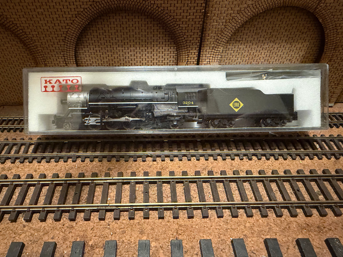 Kato 126-0202 (N Scale) United States Railroad Administration, Heavy Mikado No.3204 in Erie Railroad Livery 