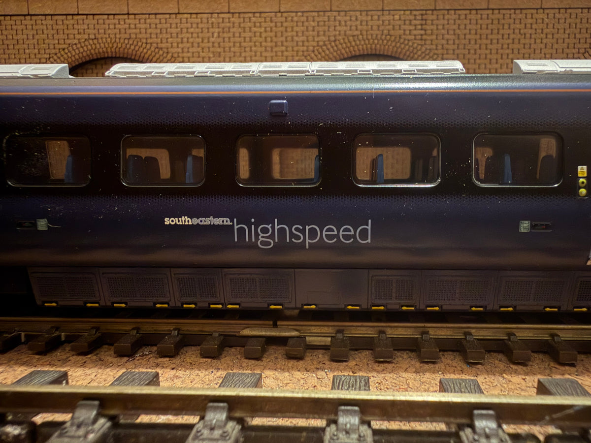 Hornby R4383 (OO) Hitachi Class 395 ‘Javelin’ intermediate standard class coach No.39015 in South Eastern High speed Livery