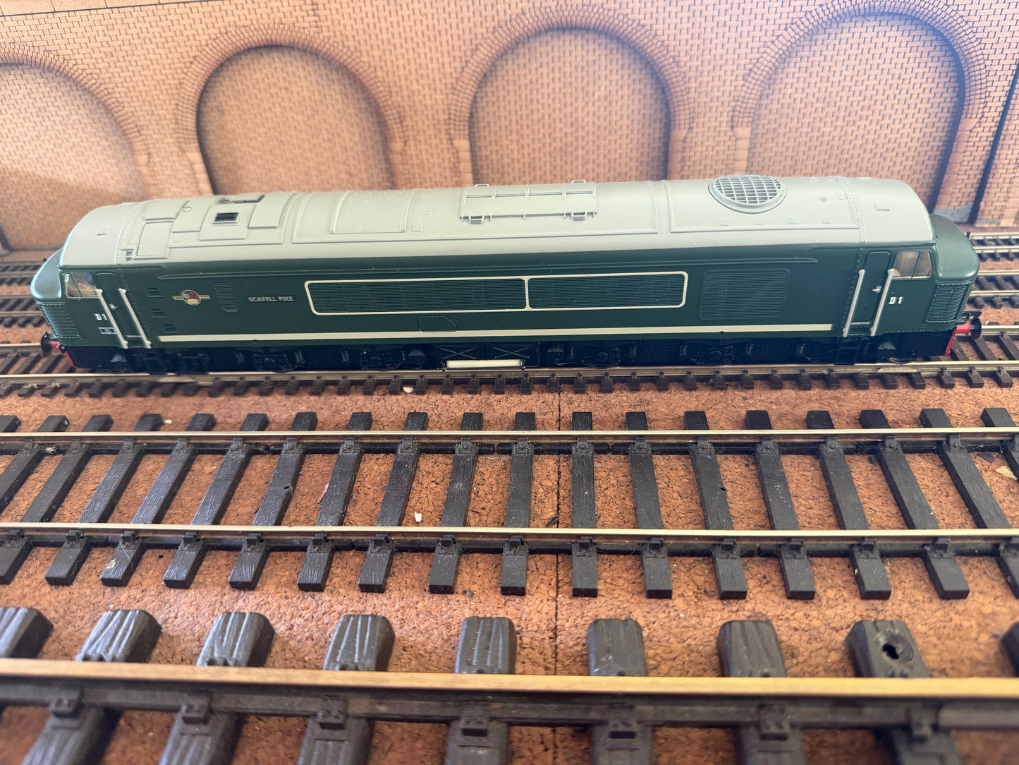 Bachmann 32-650 (OO) British Railways, Sulzer Type 4 [Class 44] No.D1 “Scafell Pike” in British Railways Green and small yellow ends. 