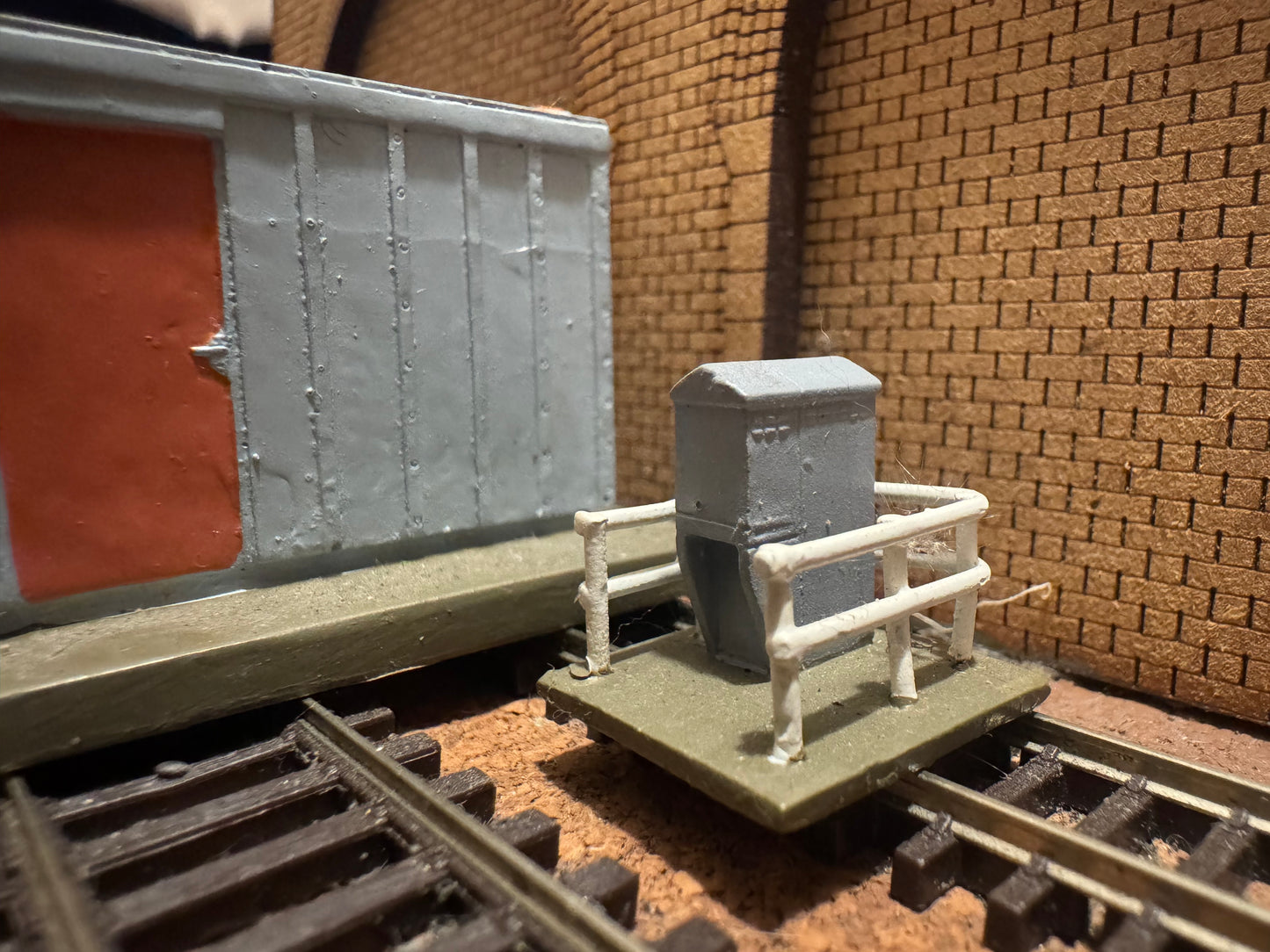 Hornby Skaledale R8675 (OO) Modern Lineside Hut & AWS Box Set 