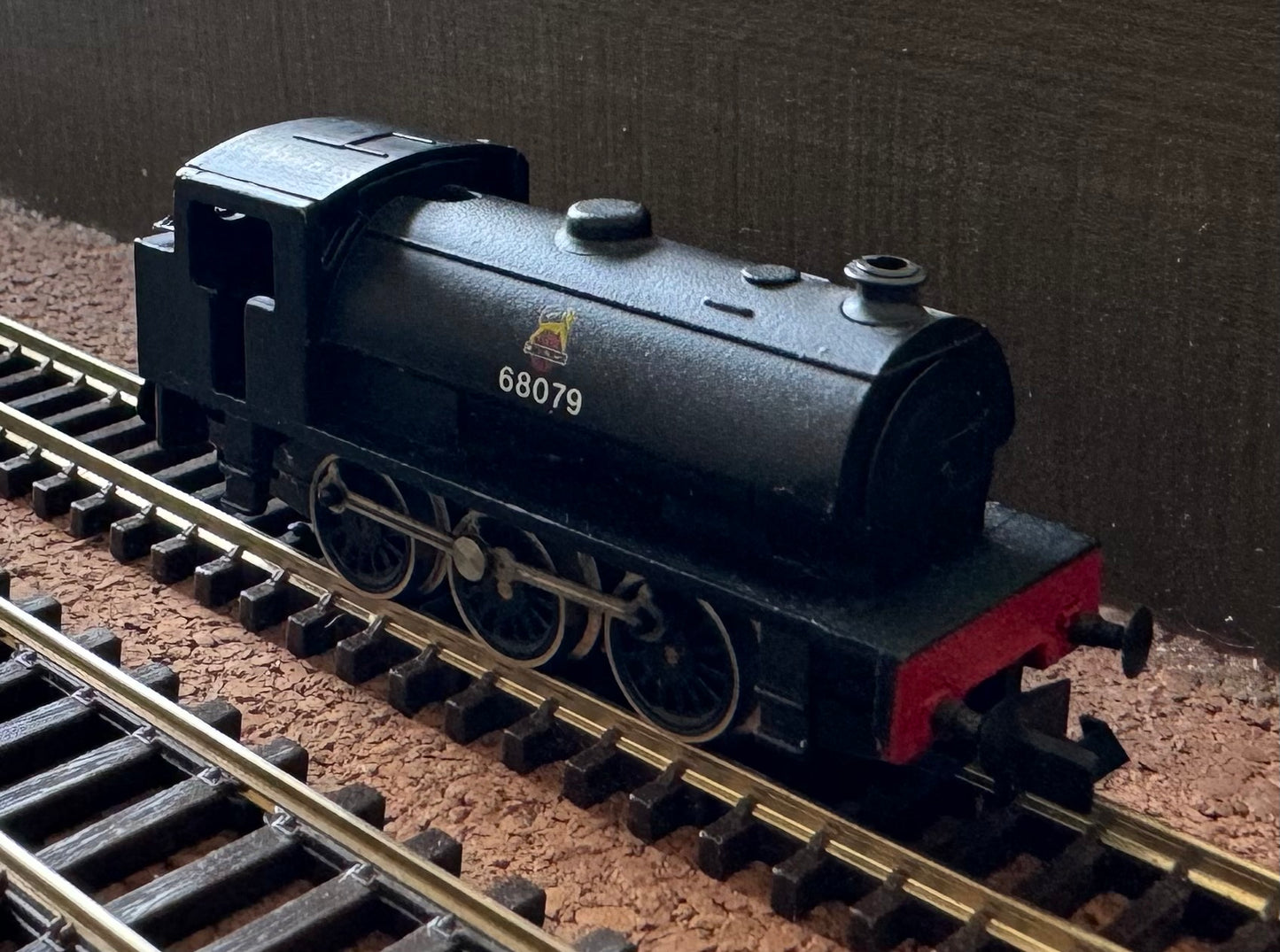 Graham Farish (N Gauge) Ex War Department / LNER, Hunslet Austerity / J94 No.68079 in British Railways unlined black.