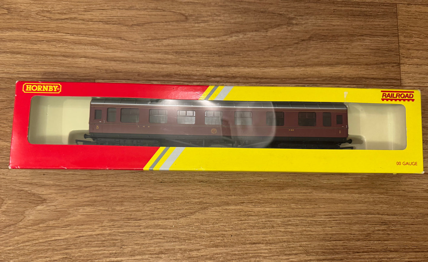 Hornby Railroad R4388 (OO) London Midland & Scottish Railway, ‘Stanier’ Corridor Composite No.4183 in LMS Lined Crimson 