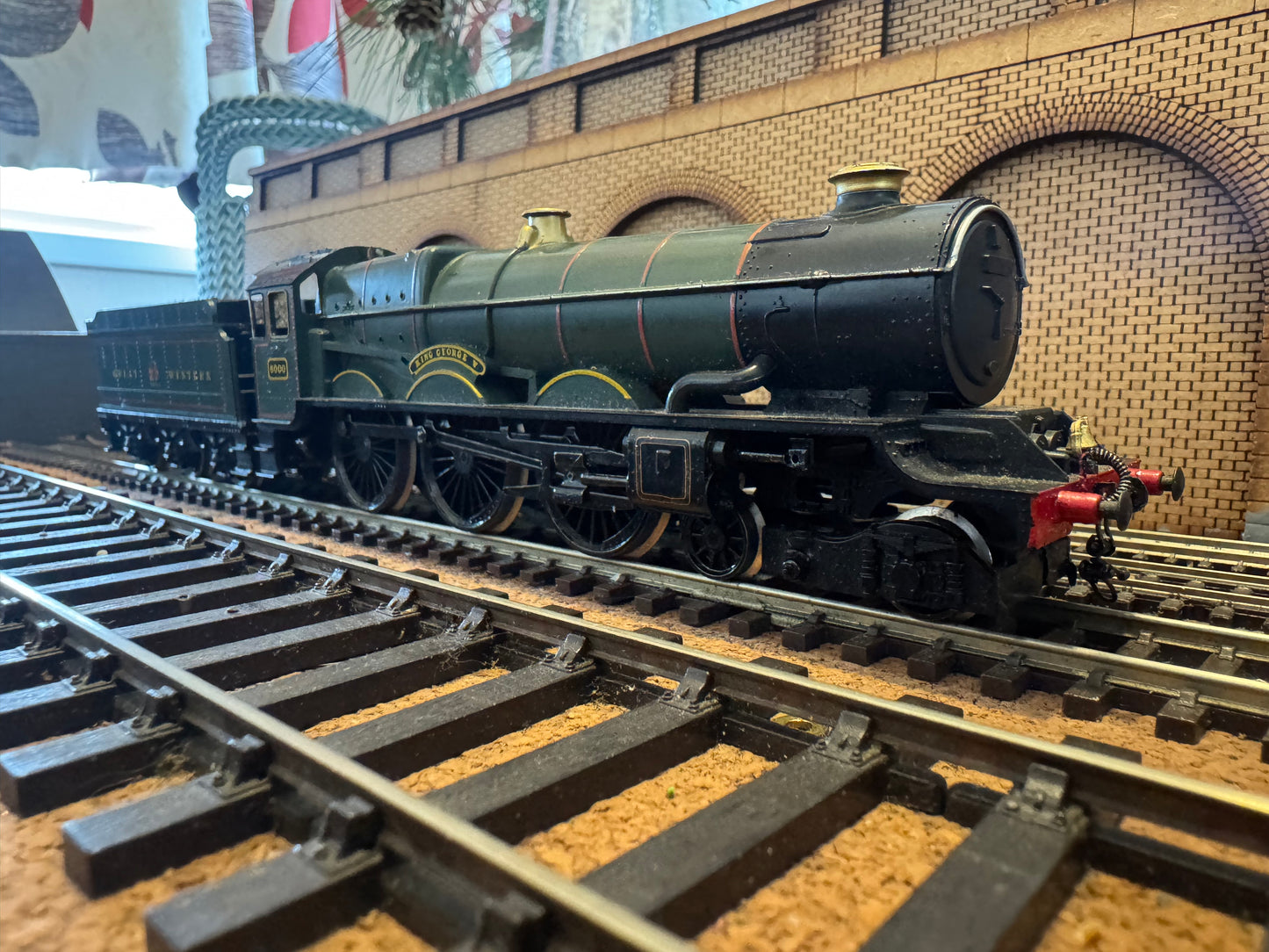 Lima L205103a (OO) Great Western Railway 60xx ‘King’ No.6000 “King George V” in GWR Lined Green and Bell. 