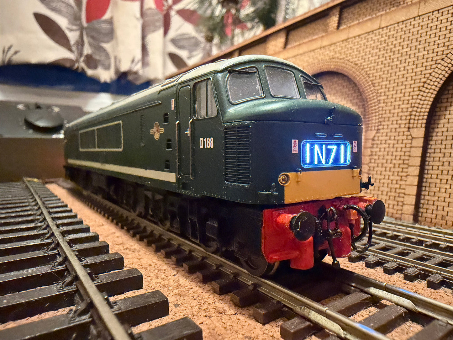 Bachmann 32-702DC (OO) British Railways, Sulzer / Brush Type 4 [Class 46] ‘Peak’ D188 in BR Green with small yellow ends. DCC Fitted 