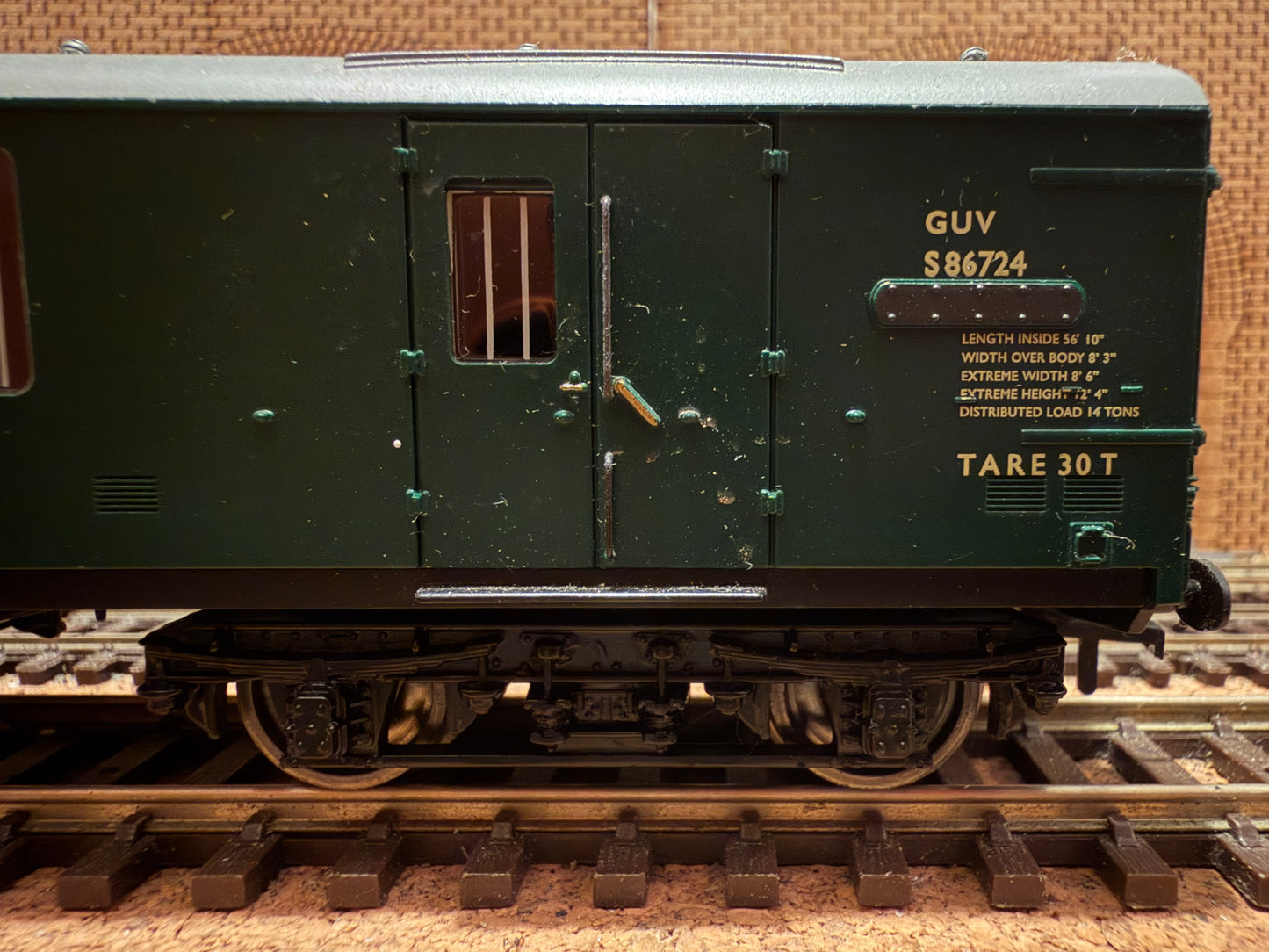 Bachmann 39-273 (OO) British Railways, MK1 General Use Vehicle No.S86724 in BR Southern Region Green. 
