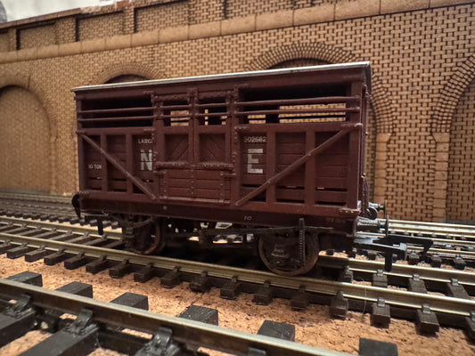 Bachmann 37-607A (OO) London North Eastern Railway 12T Cattle Wagon No.502682 in weathered NE Brown. 