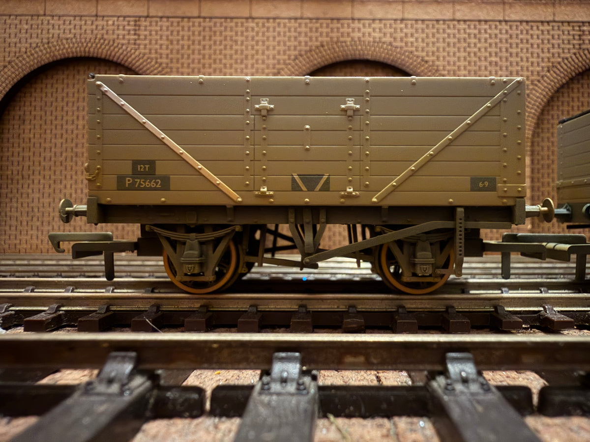 Oxford Rail OR76MW7016 (OO) British Railways Weathered Seven Plank Wagon Tipple Pack