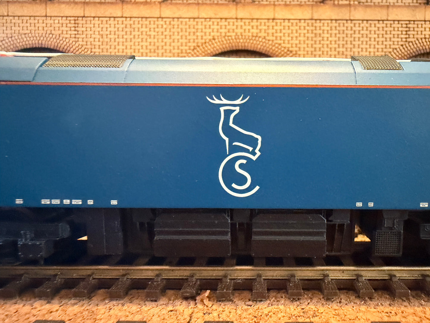 Hornby R3740 (OO) Ex BR Class 92 No.92023 in Caledonian Sleeper Livery. DCC Ready 
