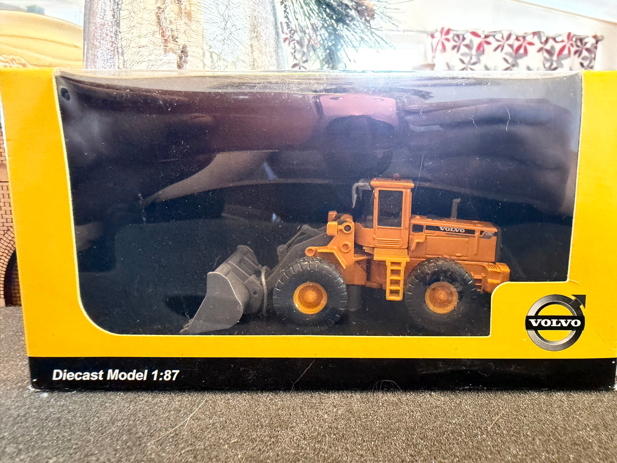 Hobby Works / Volvo (1:87 / HO) Volvo L150C Bulldozer.
