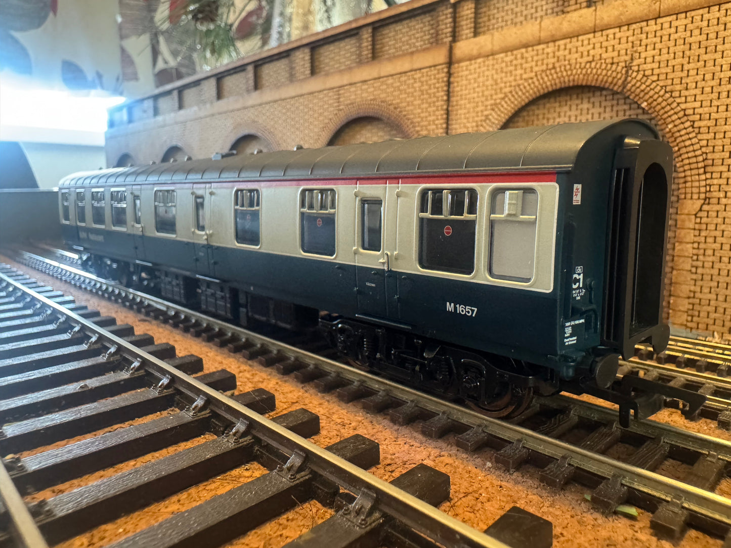 Hornby R4973A (OO) British Railways MK1 Restaurant Buffet Car No.M1657 in British Rail Blue Grey
