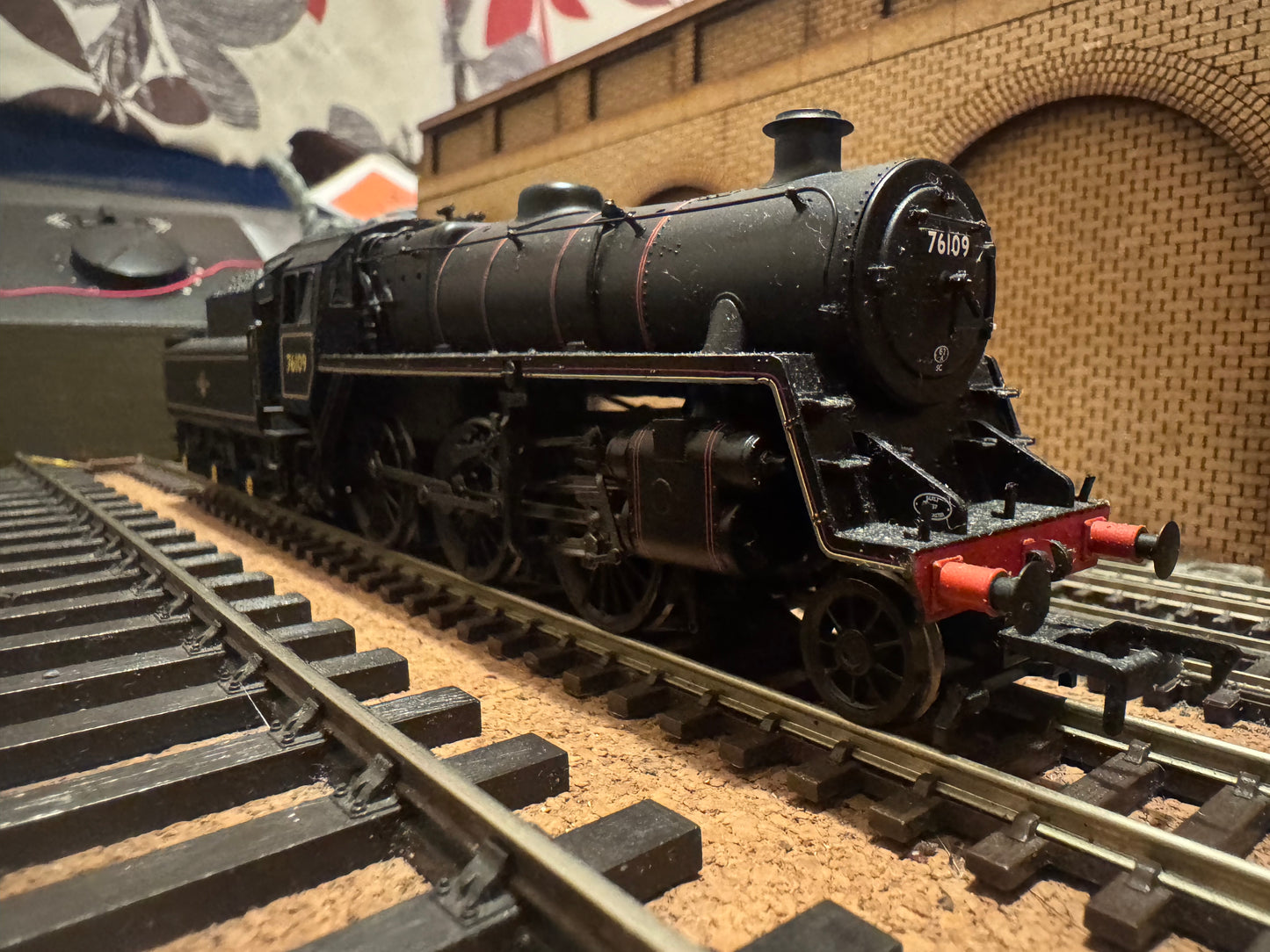 Bachmann 32-955 (OO) British Railways, Standard 4MT 2-6-0 No.76109 in Lined British Railways Black. (Shed Code 62A, Thornton Depot) DCC Ready 