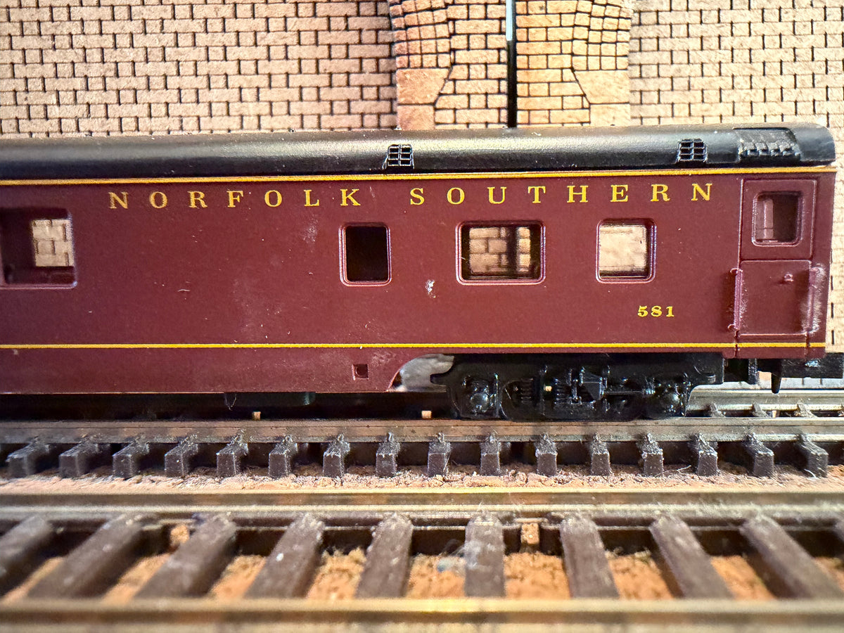 Con-Cor #0001-04042A (N Scale) Norfolk Southern, 85ft Observation Car No.581 in NS Maroon 