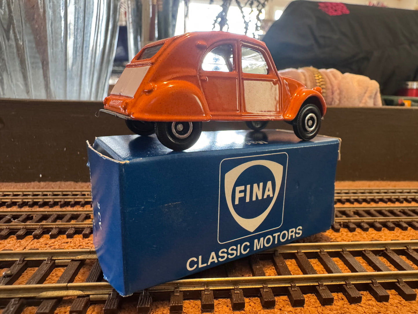 Corgi / FINA (O / 1:43) Citroen 2CV 