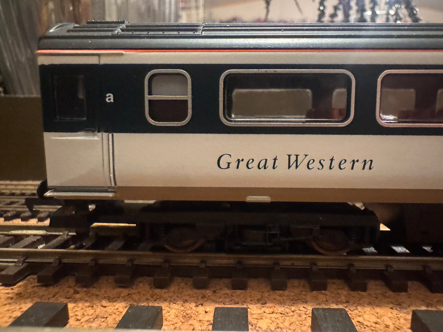 Lima (OO) Ex British Rail MK3s in Great Western ‘Merlin’ livery. Full Coaching Rake Bundle 