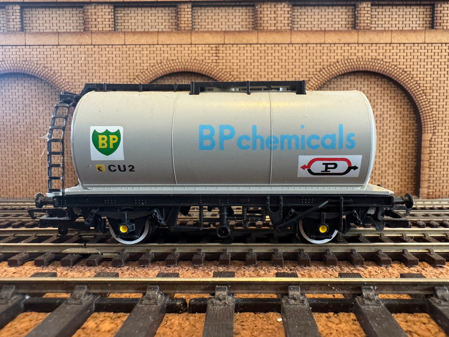 Hornby R.218 (OO) British Rail, TTA Tanker wagon in BP Chemicals Livery 