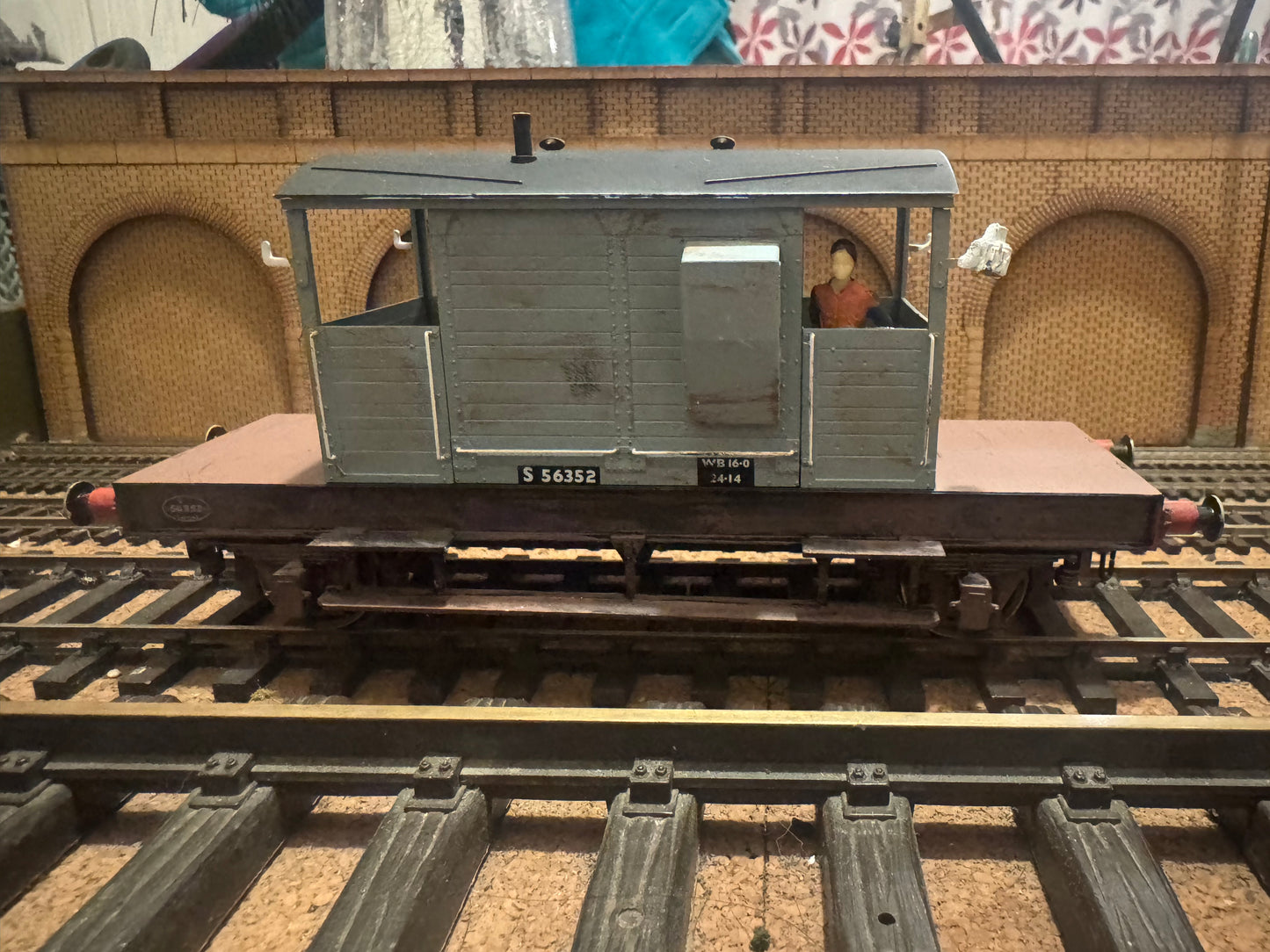 Dapol 7F-100-102 (O) EX SR 25T ‘Pill Box’ Brake Van No.S56352 in Weathered and British Railway Grey 