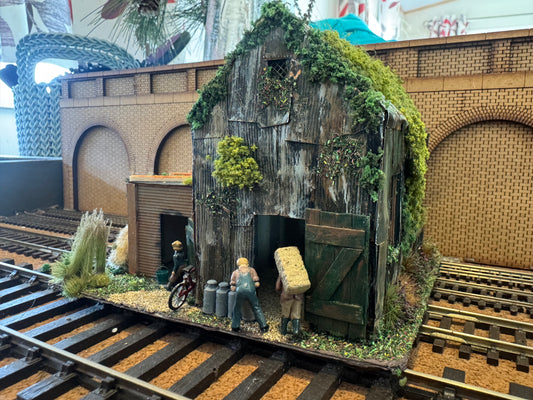 McMillian Models (1:76, OO, OO9) WW1 May Barn Diorama 