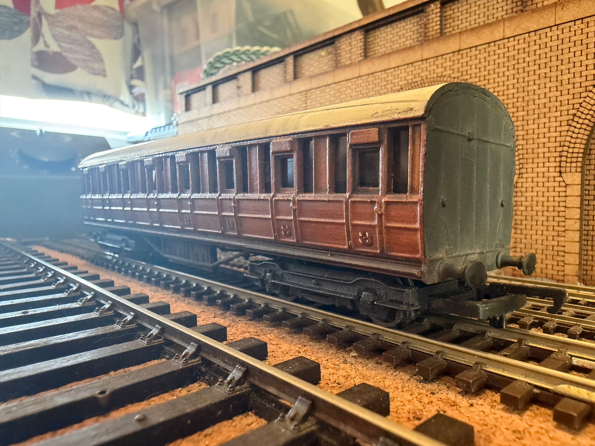 Ian Kirk (OO) Scratch Built (OO) London North Eastern Railway, Gresley Third Class Suburban Coach (No Number) in Weathered LNER Varnished Teak 