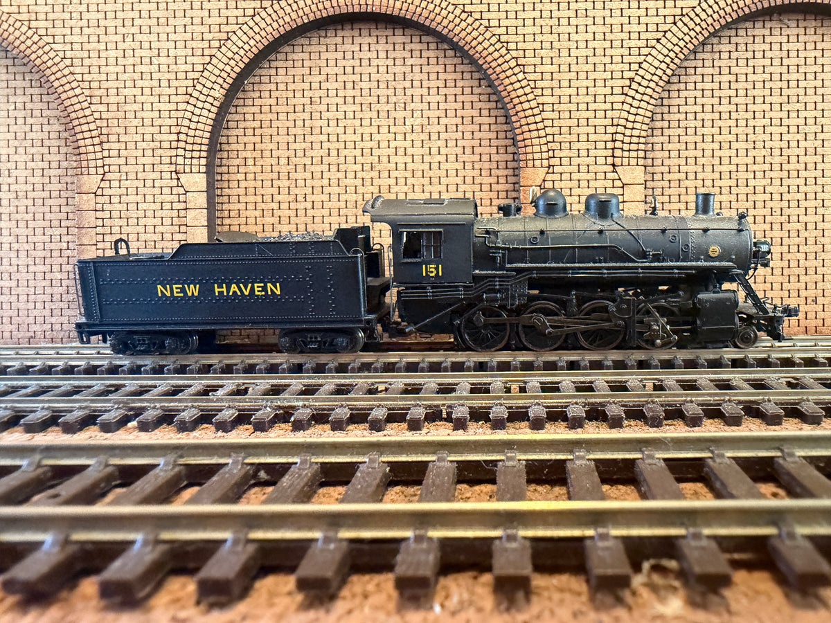 Bachmann Spectrum 81174 (N Scale) Baldwin 2-8-0 Consolidation No.151 with medium tender in New York, New Haven & Hartford Livery. DCC Ready 