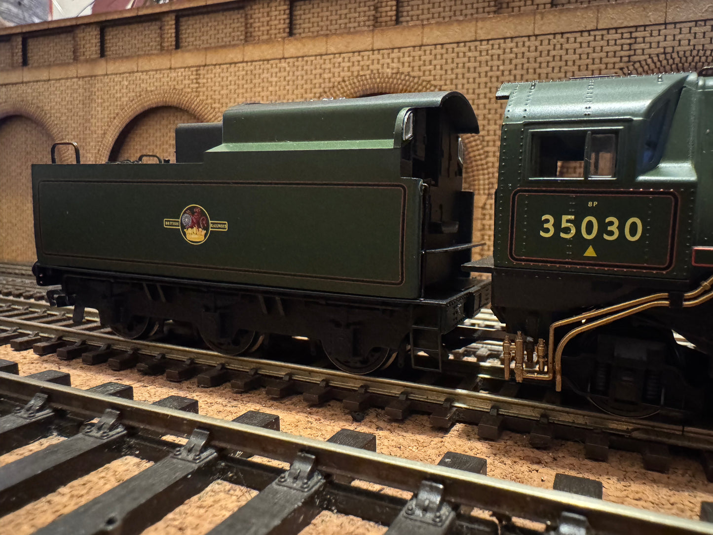 Hornby R3617 (OO) British Railways [SR] Rebuilt
‘Merchant Navy Class’ No.35030 “Elder Dempster Lines” in BR Lined Green. (Shed Code 70A, Nine Elms Depot) DCC Ready 