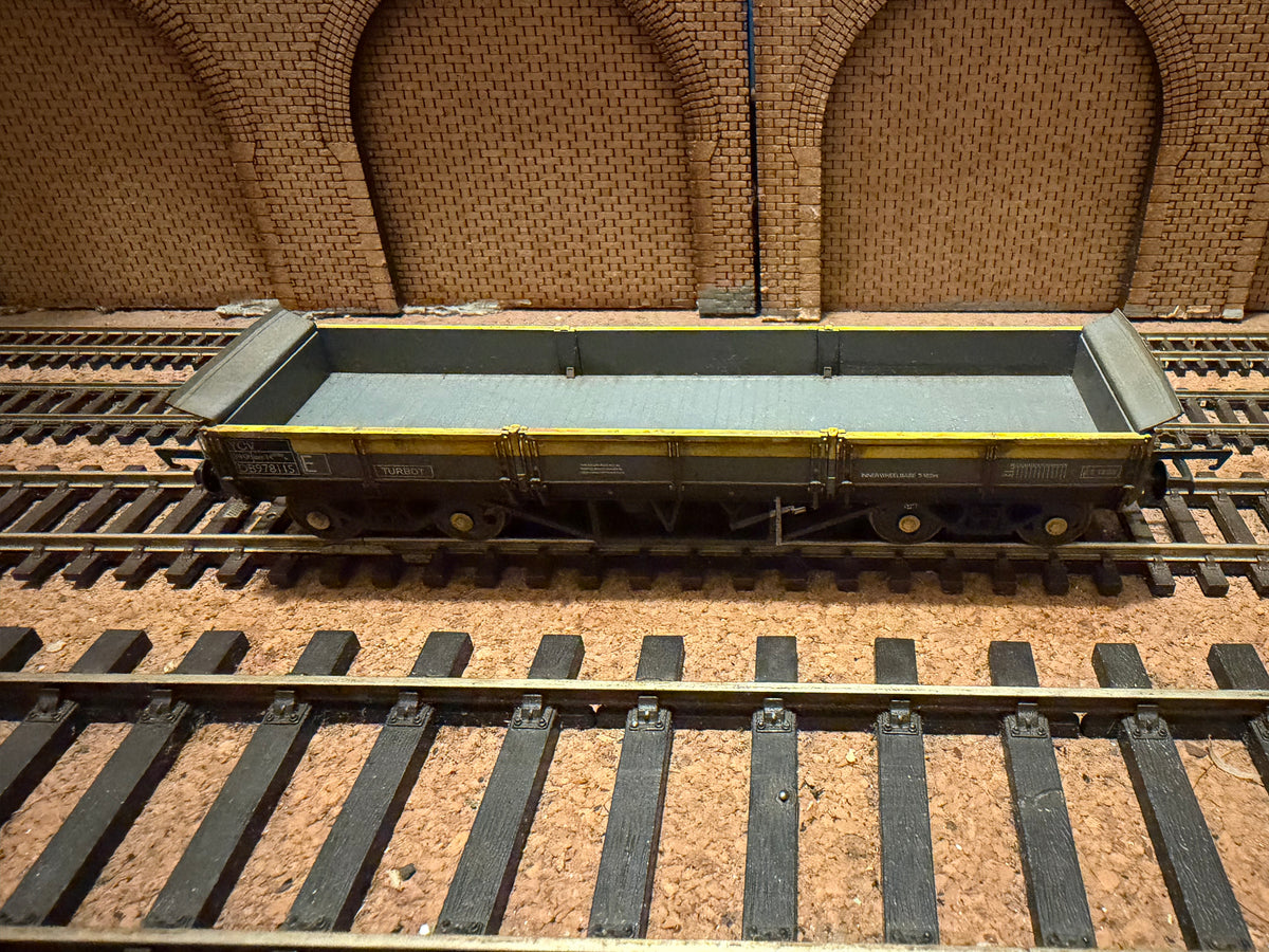 Dapol 4F-043-014 (OO) British Rail, YCV ‘Terbot’ Wagon No.DB978115 in weathered BR Civil Engineer ‘Dutch’ Livery 