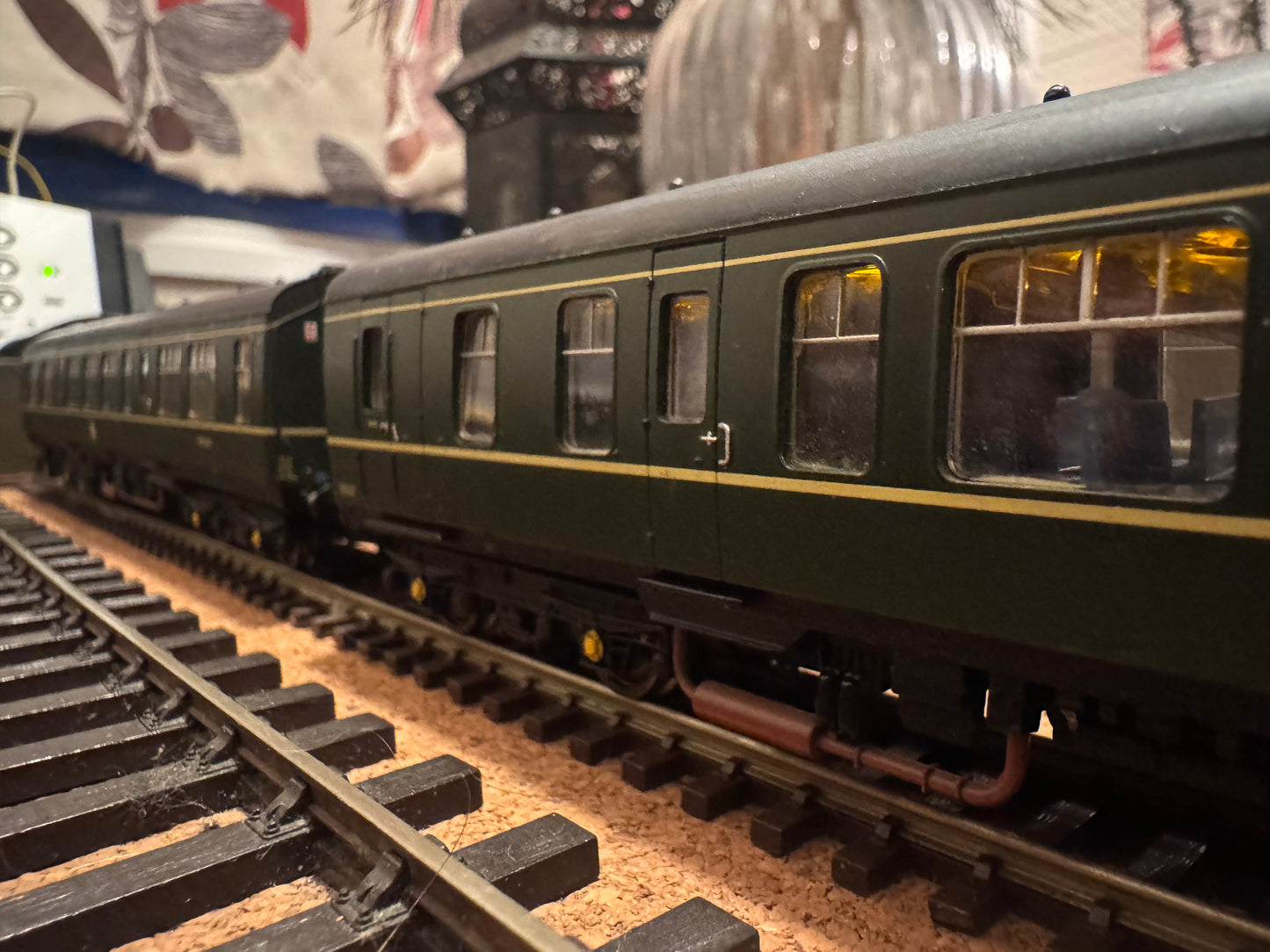 Bachmann 32-900A (OO) British Railways Class 108 DMU Units M52043 & M51928 in BR Green with Speed Whiskers. DCC Sound fitted 