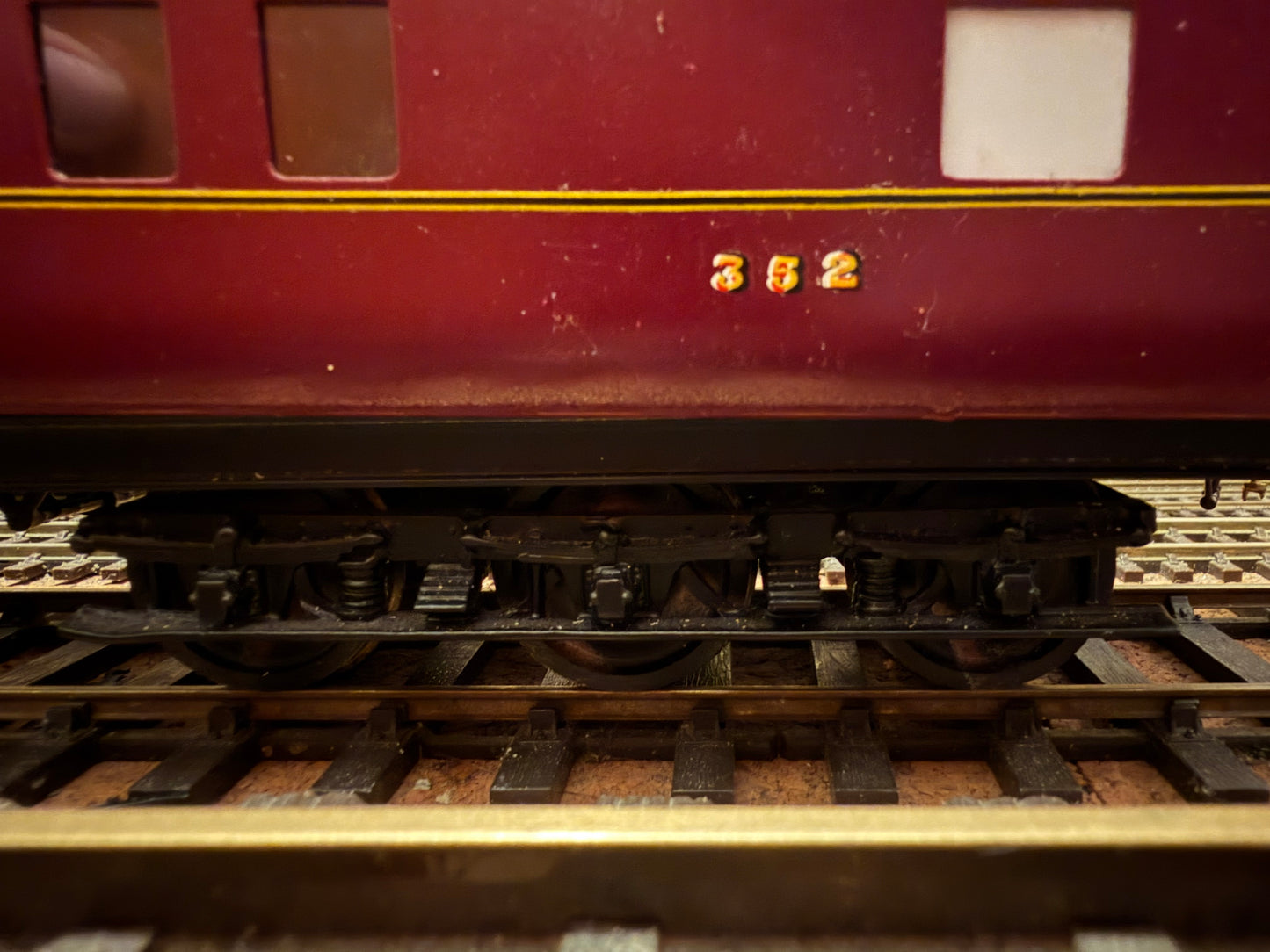 Westdale (O Gauge) London Midland Scottish Railway, 69ft Twelve Wheel Sleeping Coach No.352 in LMS Crimson 