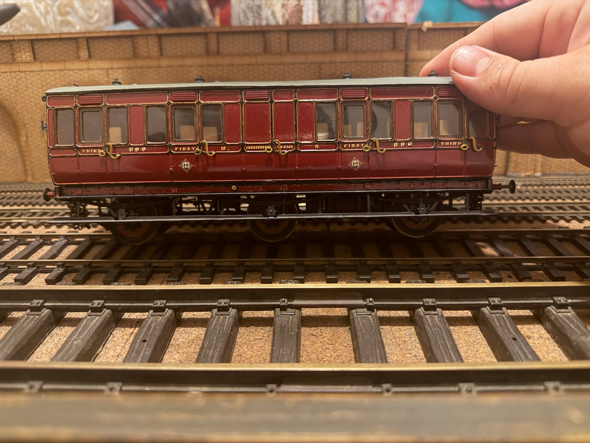 Unknown Manufacturer (O Gauge) Midland Railway Six Wheel Compartment Composite Coach No.890 in Midland Railway lined Crimson Lake. 