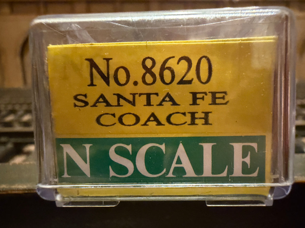 Model Power No.8620 (N Scale) Santa Fe, Cafe Observation Car No.3275 