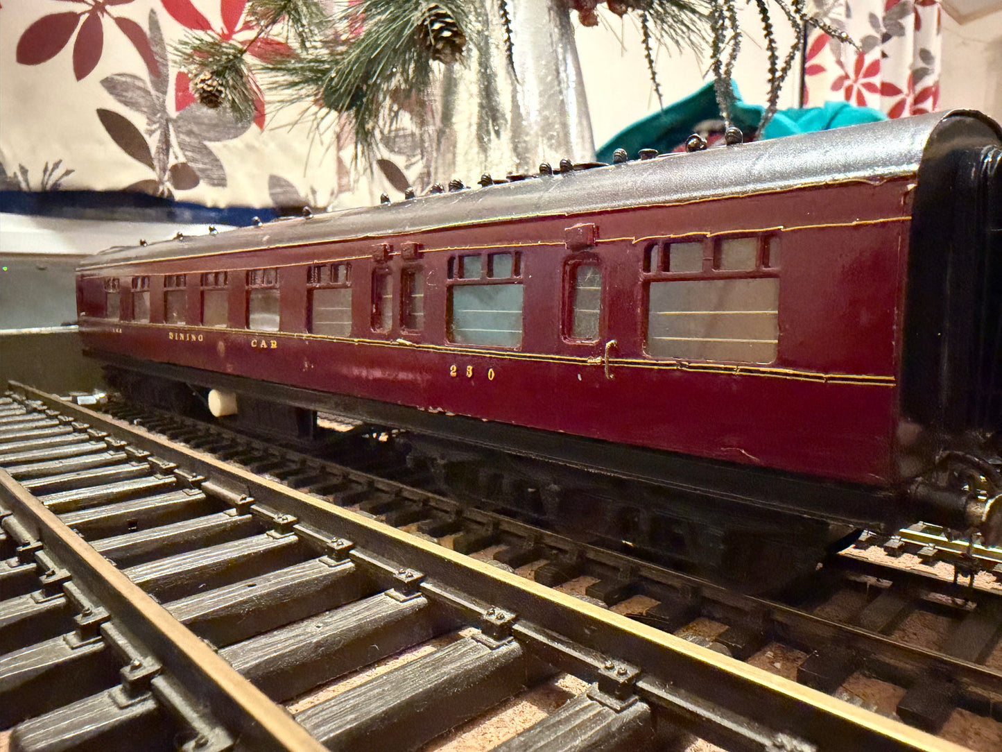 GM Coaches (O Gauge) London Midland & Scottish Railway, 68ft Twelve Wheel Dining Car No.250 
