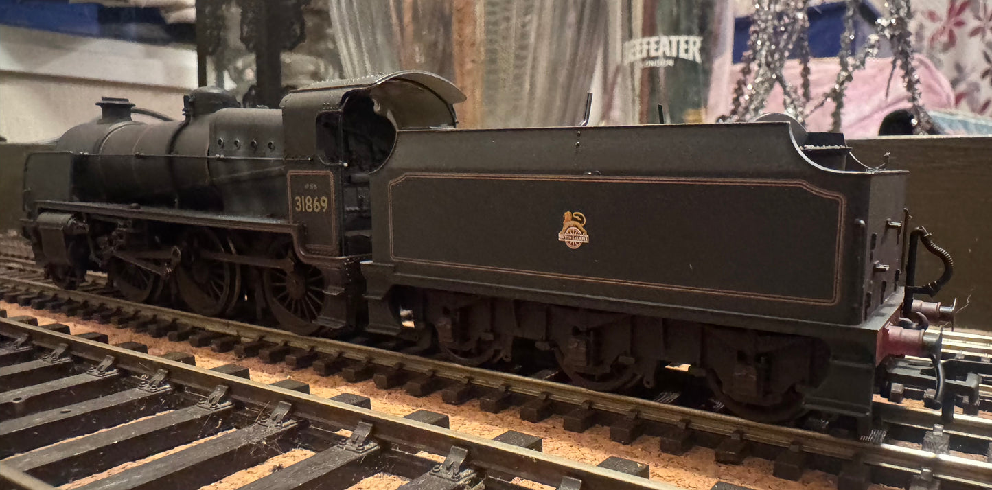 Bachmann 32-165DC (OO) Ex SR, Maunsell N Class ‘Mongolipers’ No.31869 in Weathered British Railways Lined Black, (Shed Code 75B, Redhill Depot). DCC Fitted 