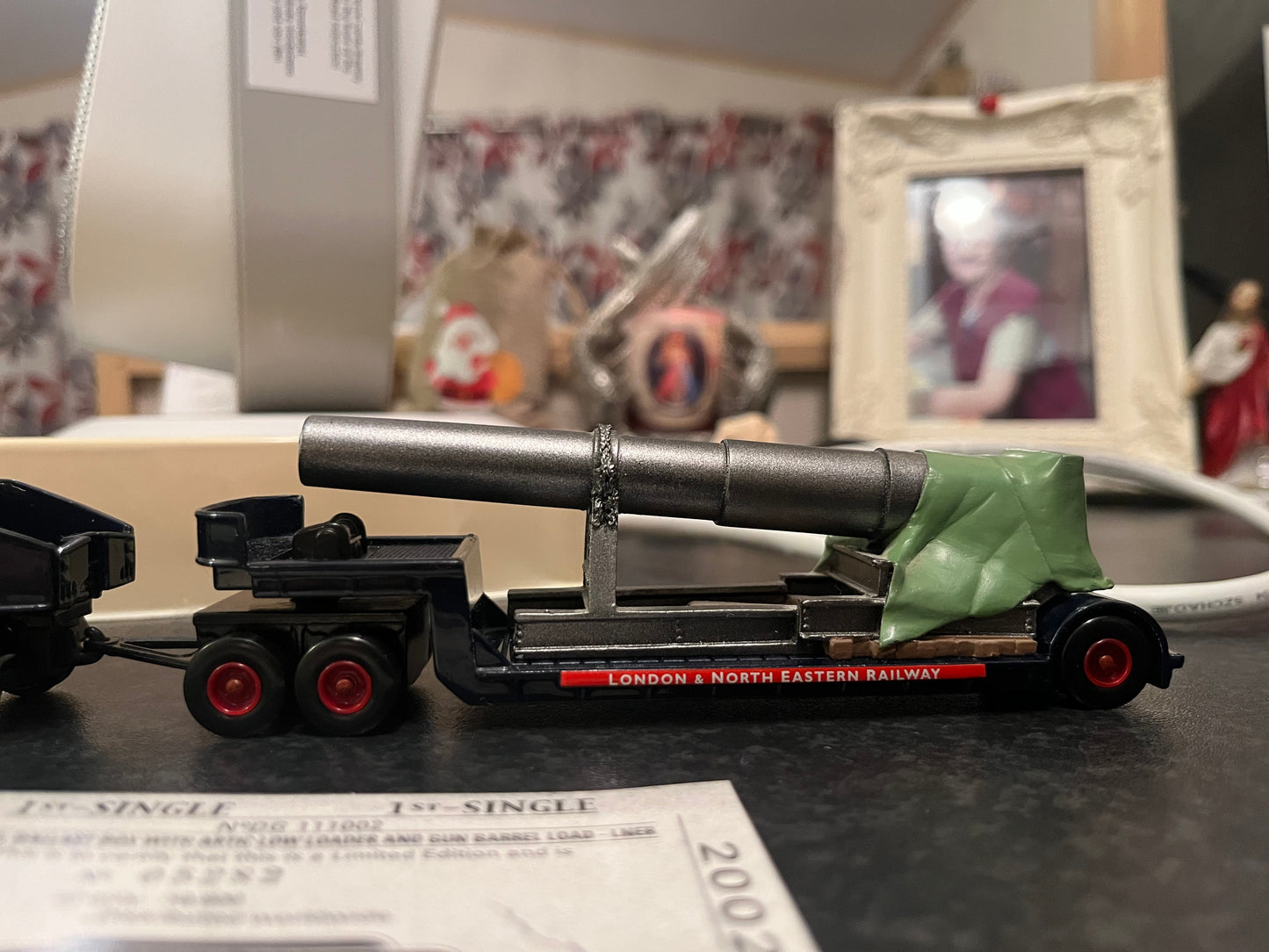 Lledo (OO / 1:76) Sentinel Steam Lorry No.1635, with Low Loader and Gun Barrel Load in LNER Road Vehicle livery.