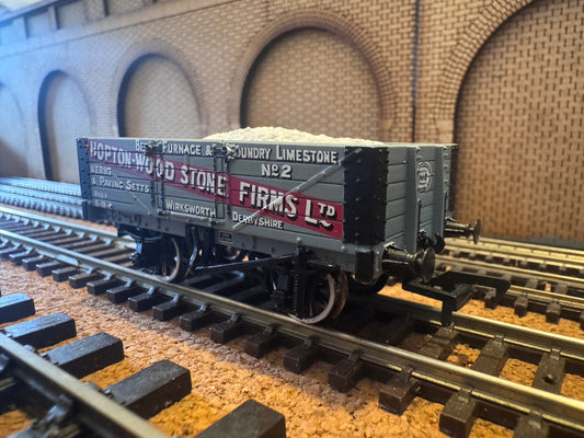 Bachmann 37-029 (OO) Hopton-Wood Stone Firms Ltd, Five Plank Wagon No.2 with load 