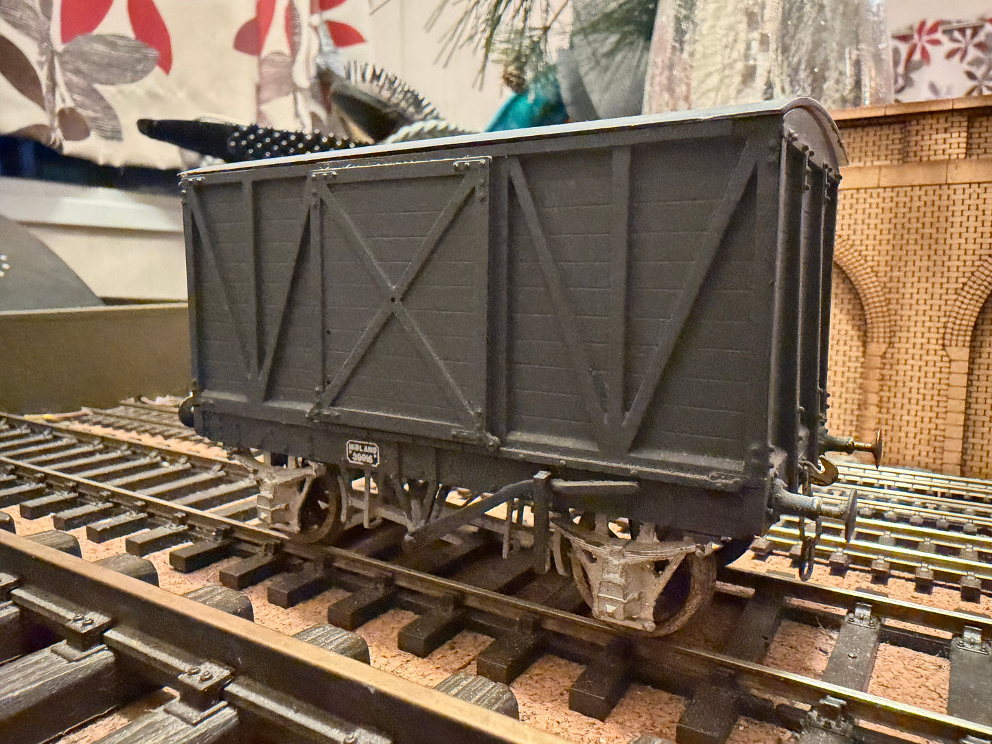 Slaters (O Gauge) Ex MR 10T Covered Van No.39916 in LMS Grey 