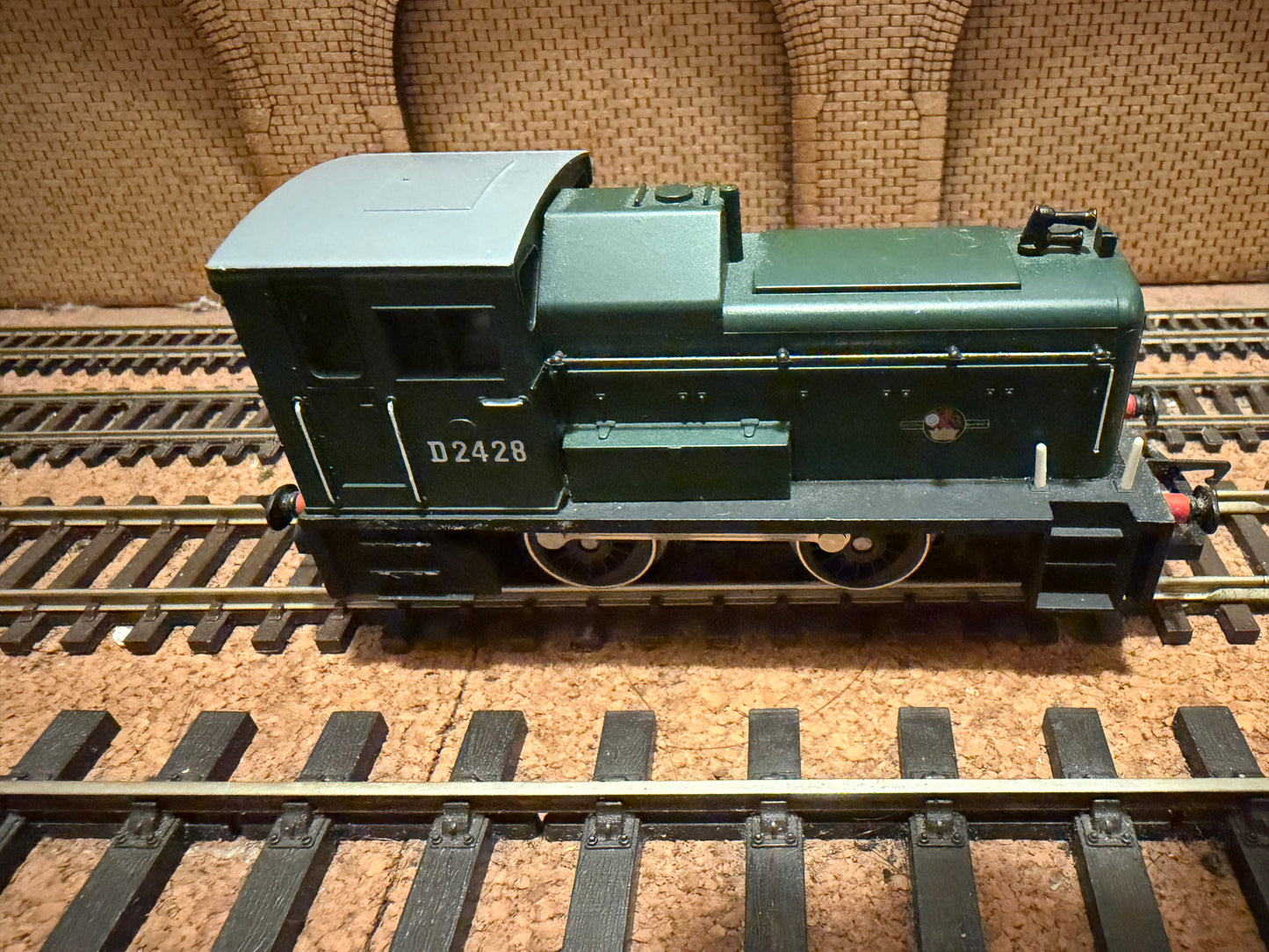 Hornby R875 (OO) British Railways, Barclay 204HP Diesel Mechanical Shunter [Class 06] D2428 in all over BR Green