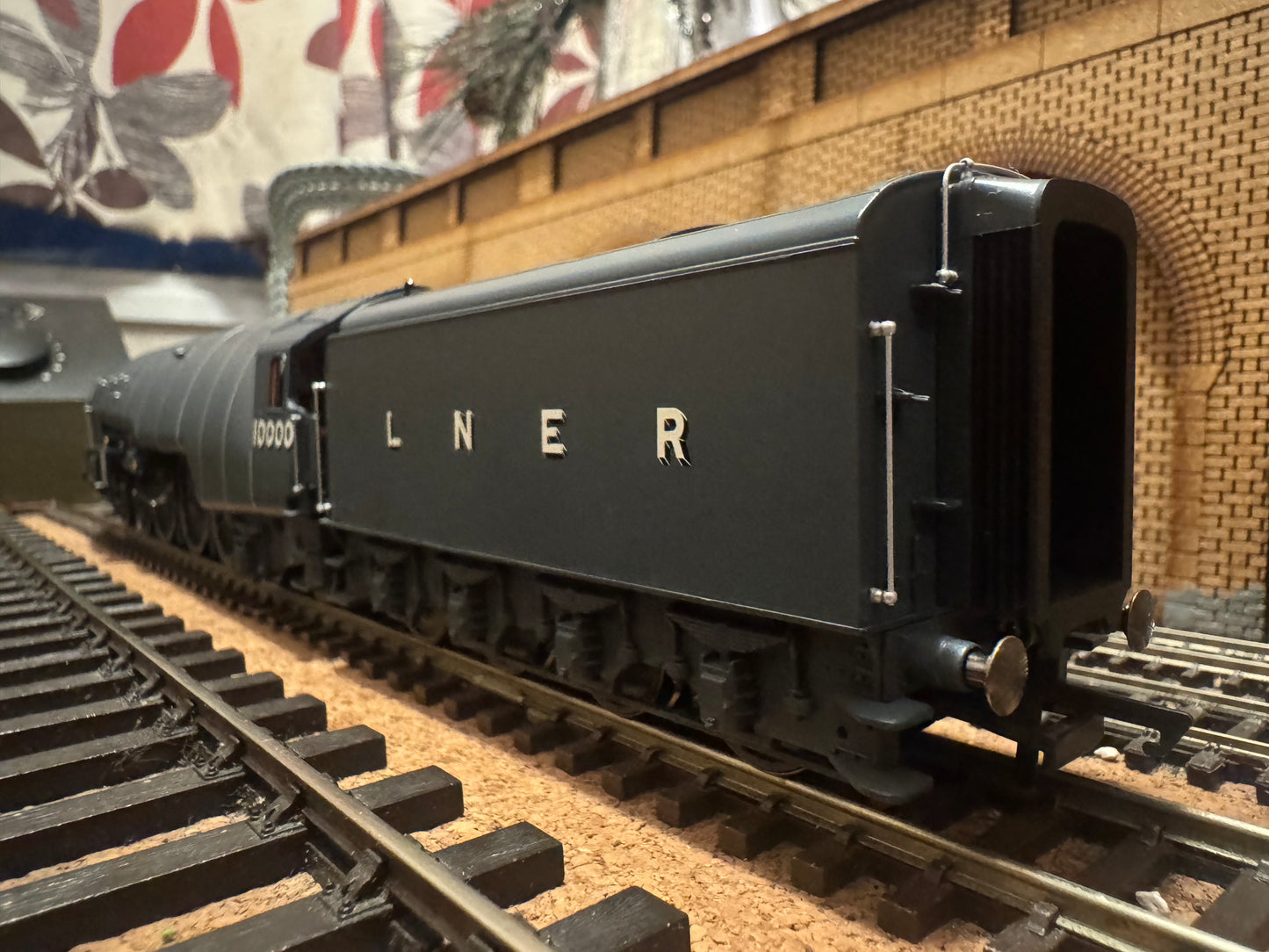 Hornby R3840 (OO) London North Eastern Railway W1 No.10000 ‘Hush Hush’ in LNER Experimental Dark Grey. DCC Ready 