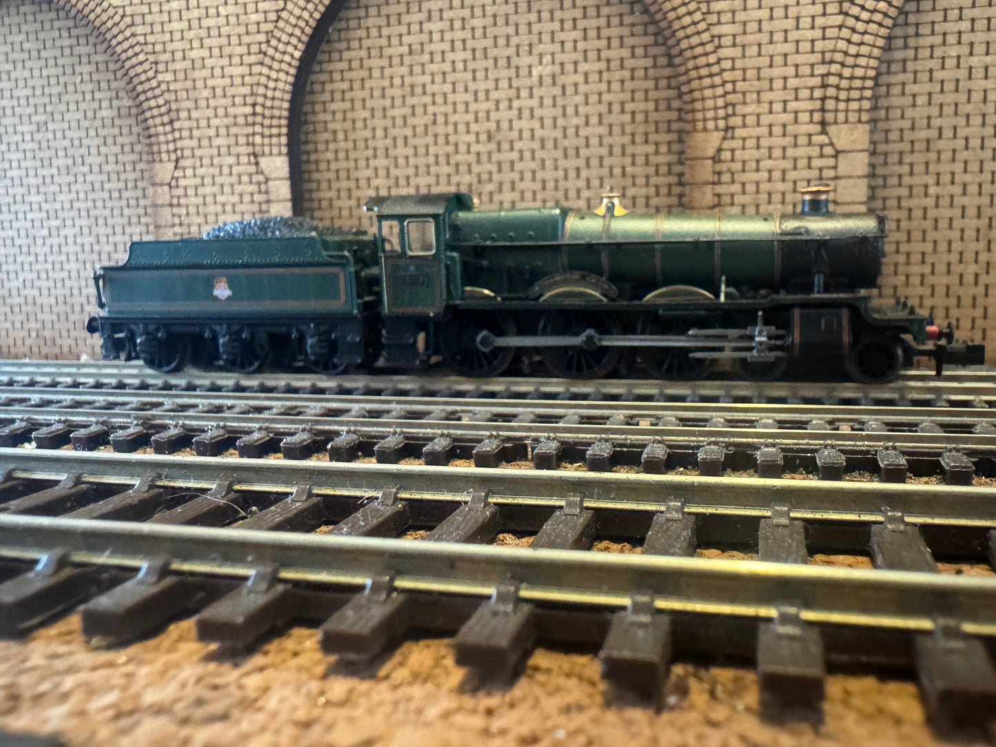 Dapol 2S-019-005 (N Gauge) Ex GWR 68xx ‘Grange’ No.6837 “Forthampton Grange” with 3500 Gallon Tender. (Shed Code 83F, Truro Depot) BR Lined Green. DCC Fitted