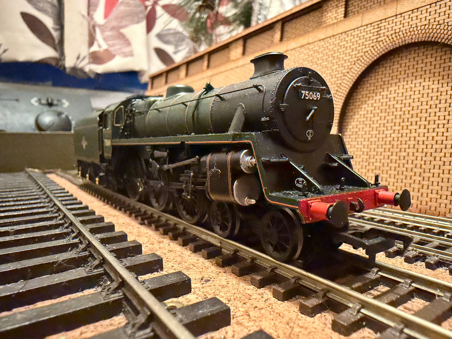 Bachmann 31-116 (OO) British Railways Standard 4MT 4-6-0 No.75069 with BR1B Tender in as Preserved BR Western Region Lined Green. DCC Fitted 
