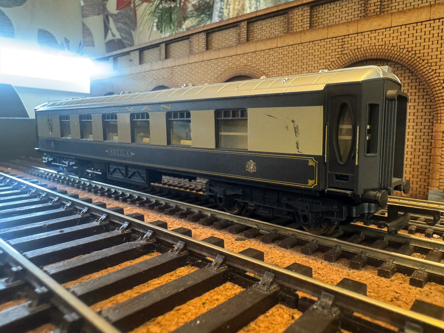 Hornby R1097 (OO) Pullman Car Company Type K, First Class Parlour Car “Sheila” in PCC Livery 