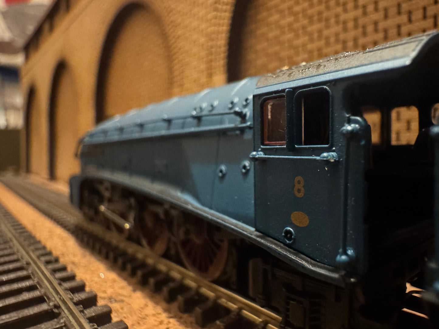Dapol ND128H (N Gauge) London North Eastern Railway, A4 No.8 "Dwight D. Eisenhower" in Postwar LNER Garter Blue. DCC Ready. 